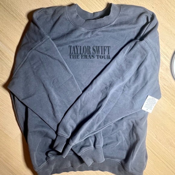 Brand New Taylor Swift Eras Tour Blue Crewneck Large **RARE** - Picture 5 of 5